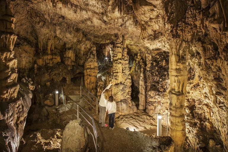 Biserujka Cave interior