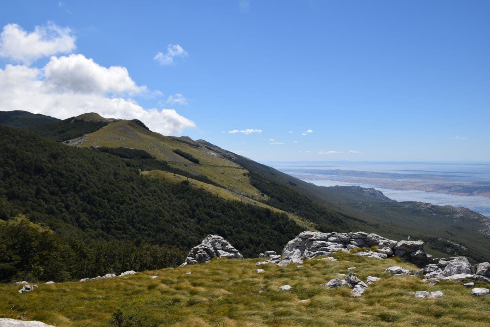 Veliki Alan Pass mountain crossing in Velebit on Jeep safari adventure