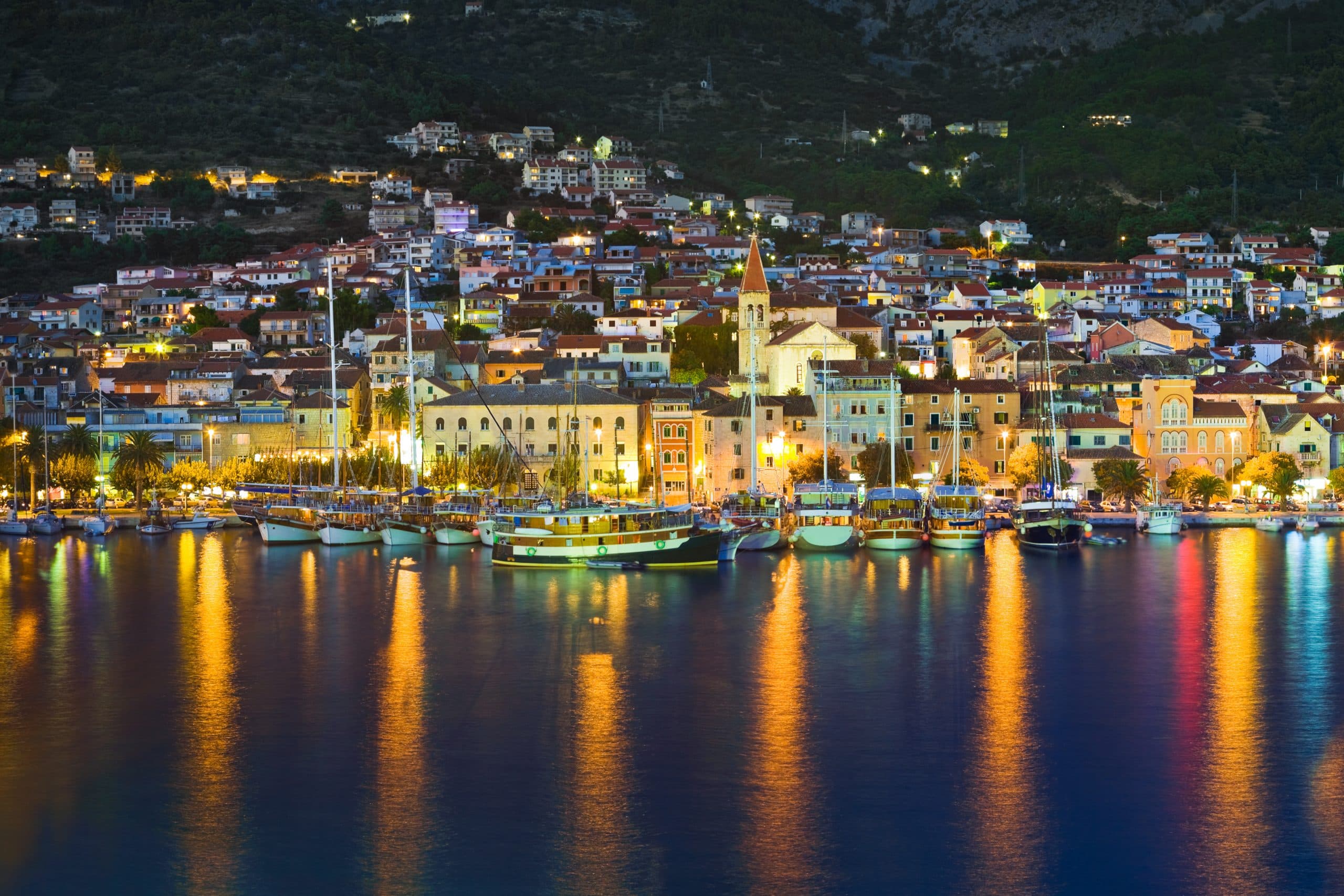 Makarska nightlife and beach bars